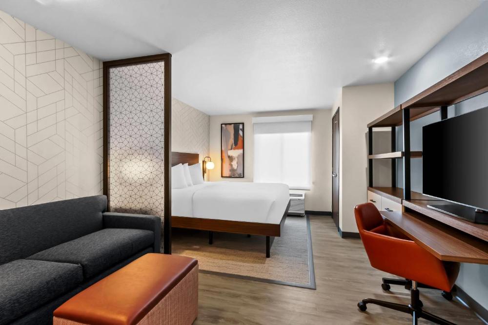 King Suite with Sofa - Non Smoking interior